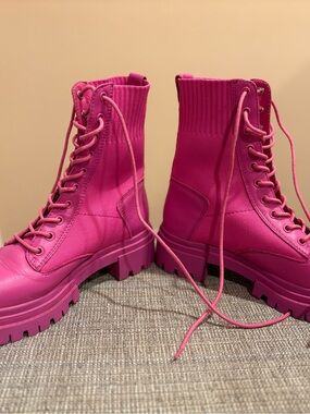Aldo Vibrant Fuchsia Lace-Up Platform Combat Boots size 7.5 Worn once